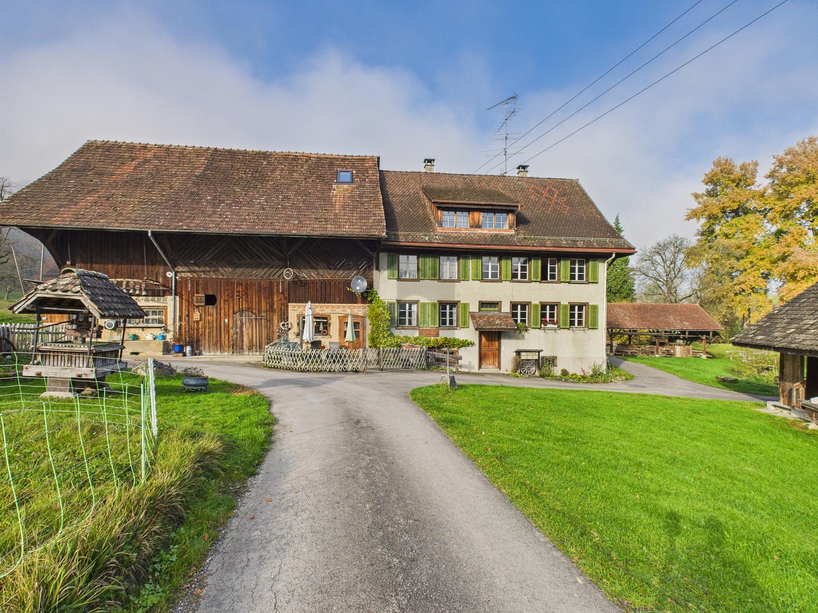 VIEL PLATZ IN LÄNDLICHER UMGEBUNG - 0