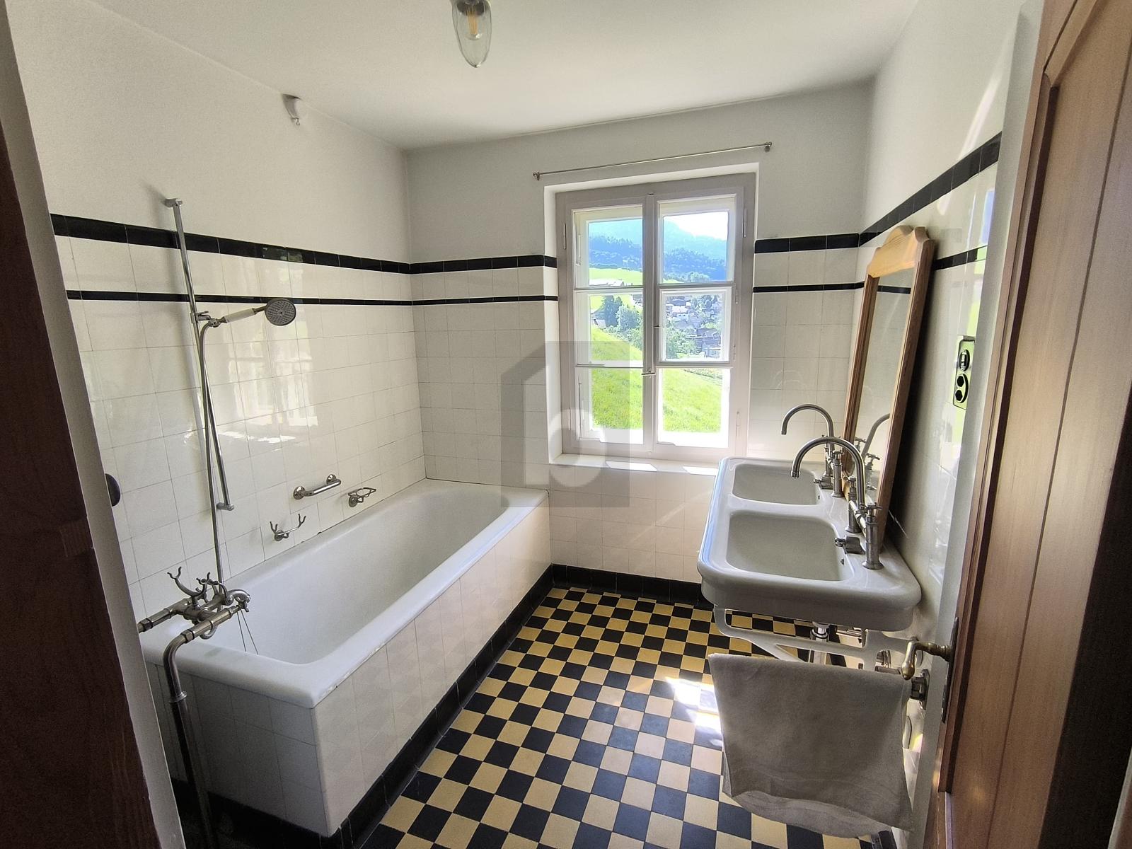 HISTORISCH MIT WEITBLICK - 3