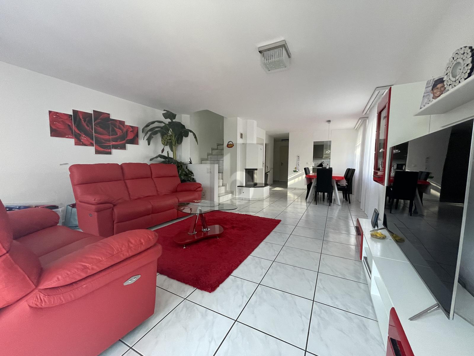 LICHTDURCHFLUTET, SONNIG MIT GARTEN - 0