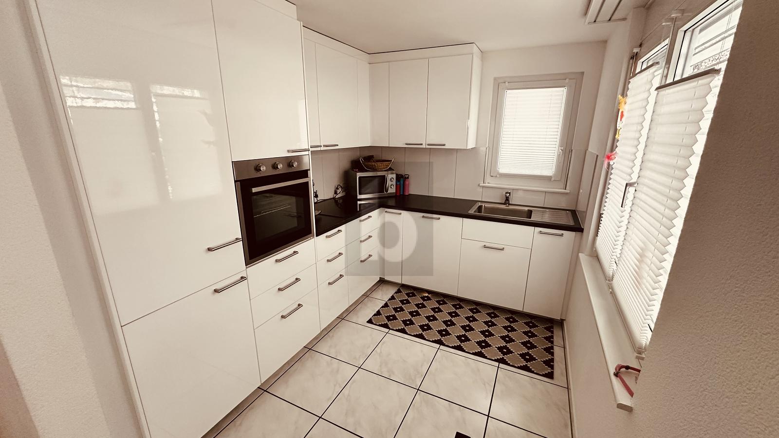 LICHTDURCHFLUTET, SONNIG MIT GARTEN - 3