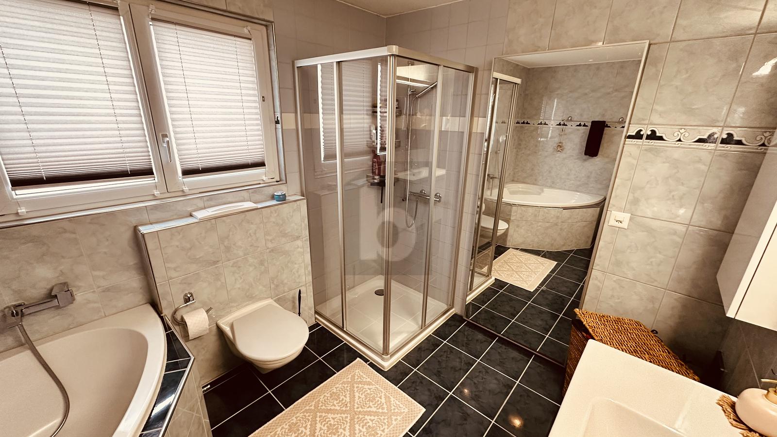 LICHTDURCHFLUTET, SONNIG MIT GARTEN - 4