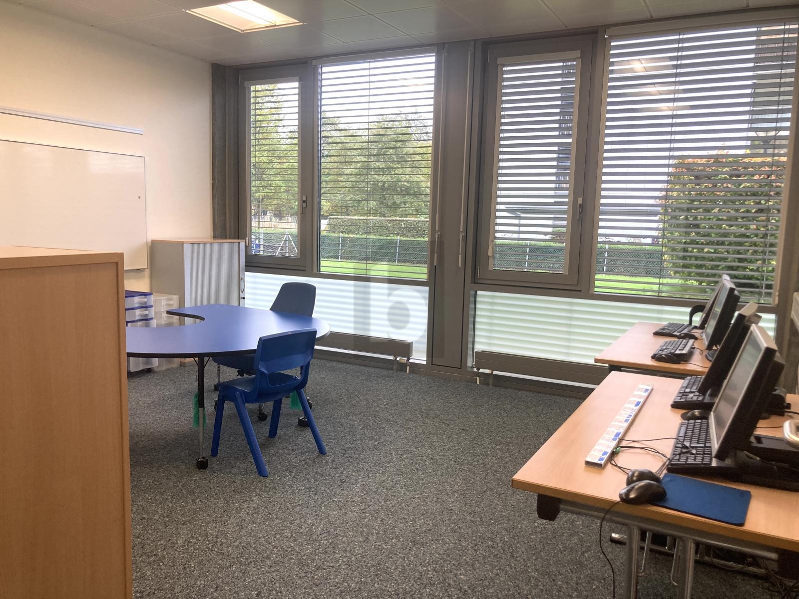 BUREAU IDÉAL POUR ENTREPRISES, ÉCOLES OU CABINETS - 4