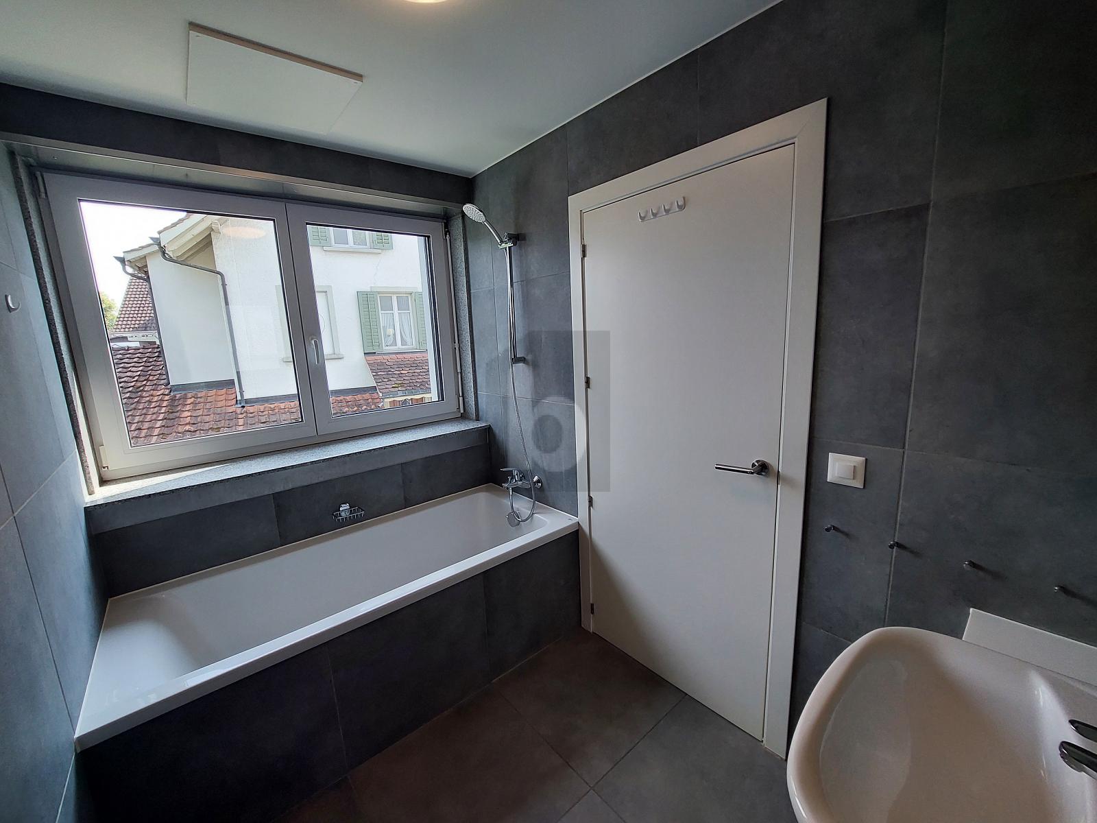 MIT BALKON UND MODERNER AUSSTATTUNG - 3