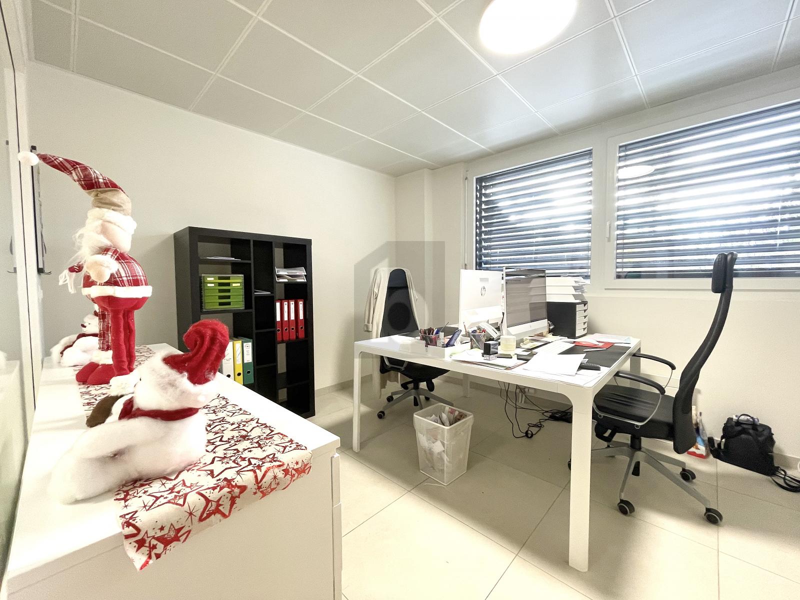 SPACIEUX ET LUMINEUX BIEN SITUÉS - 3