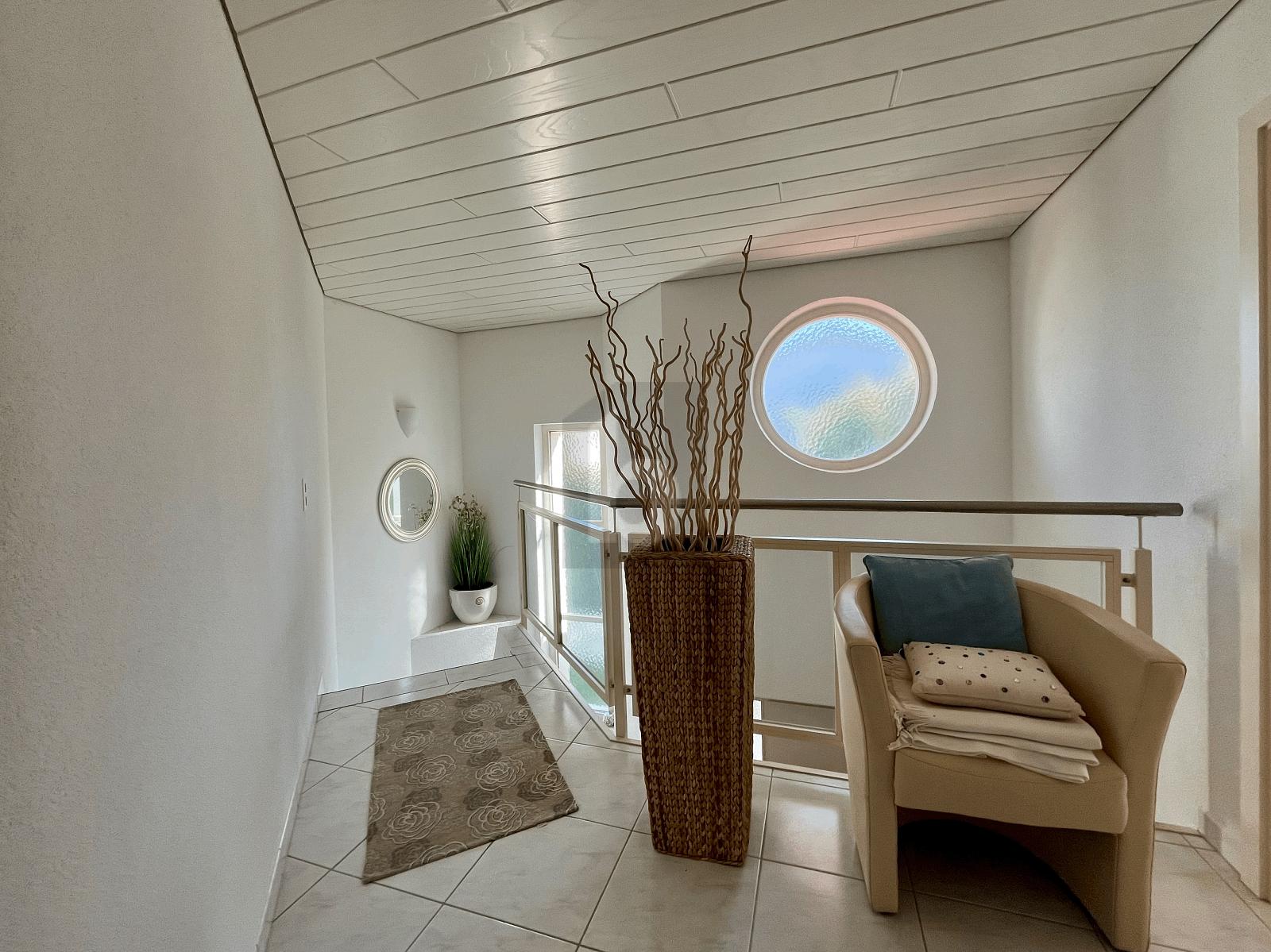 SONNIGER GROSSER GARTEN - 2