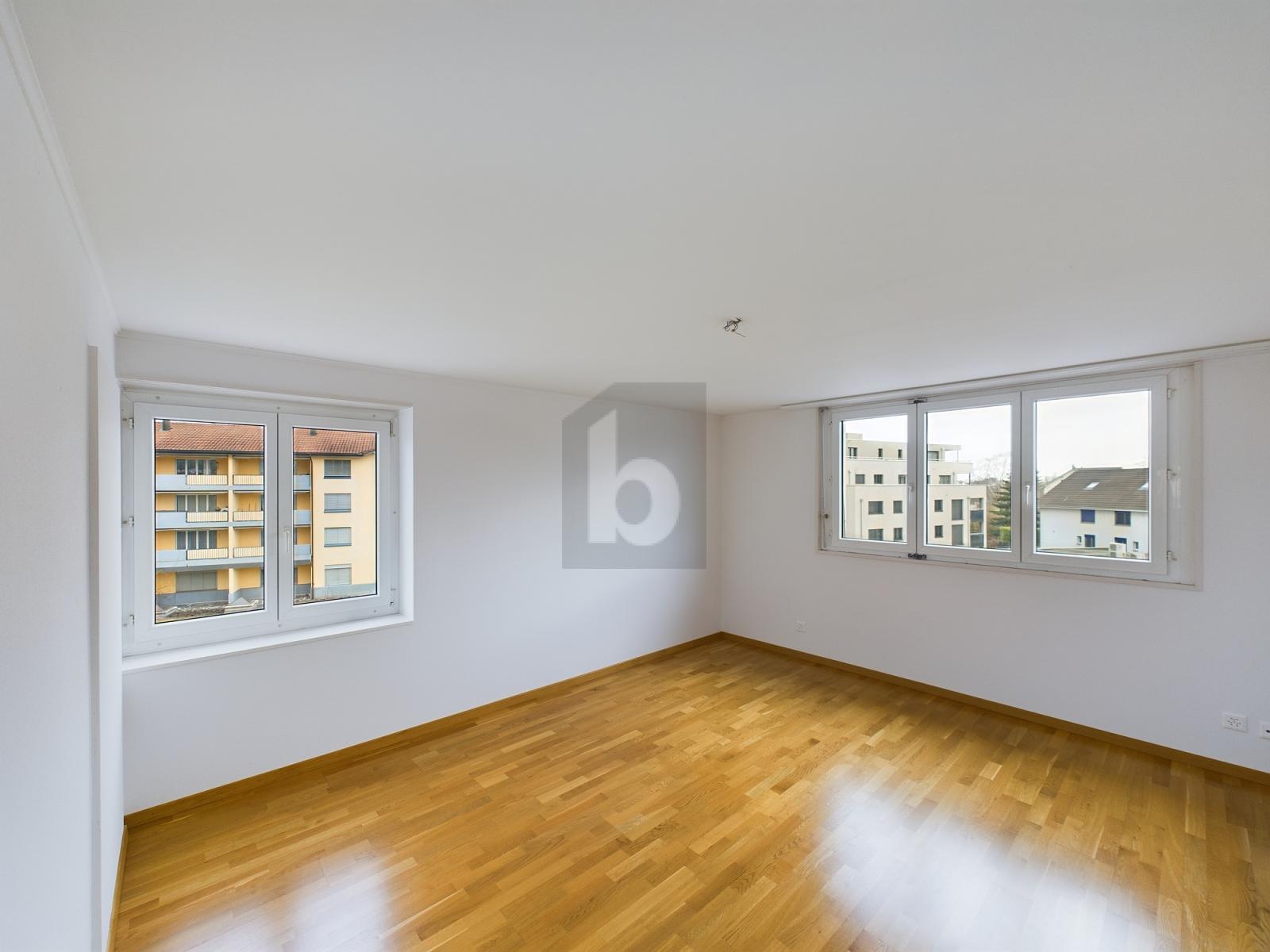 GROSSZÜGIG AN ZENTRALER LAGE - 2