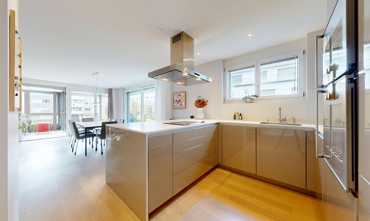 Elegant 4.5-Room Apartment in Zumikon - 0