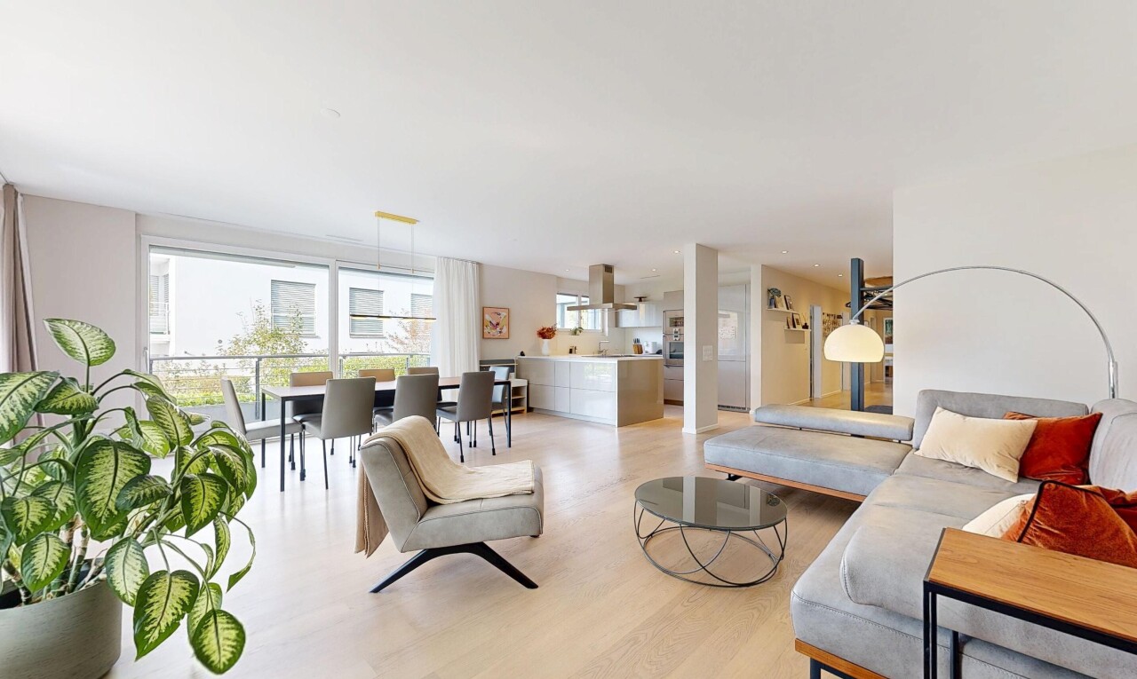 Elegant 4.5-Room Apartment in Zumikon - 1