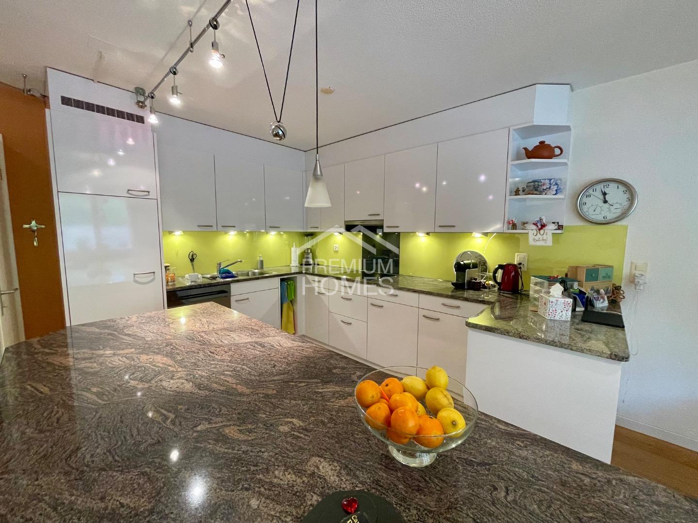 Grosszügige Wohnung mit Hobbyraum - 1