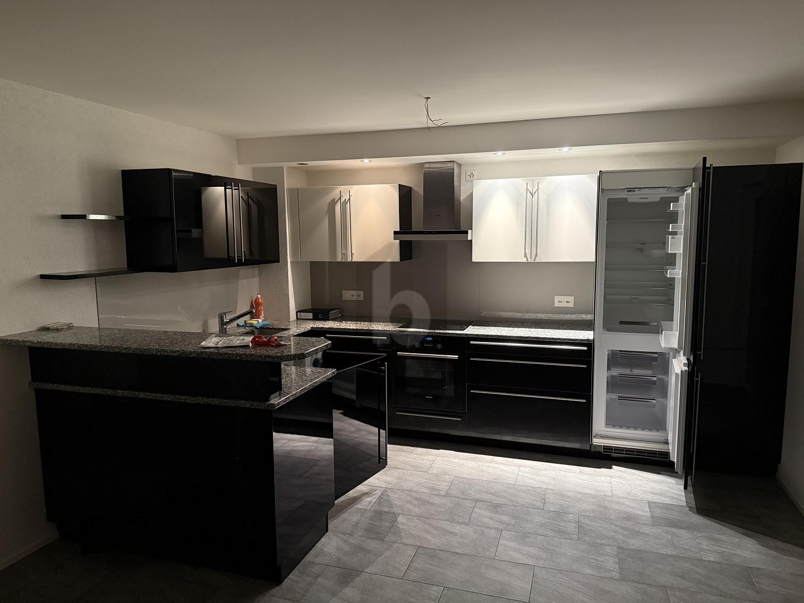 HELL, MODERN MIT BALKON UND TOP KÜCHE - 4