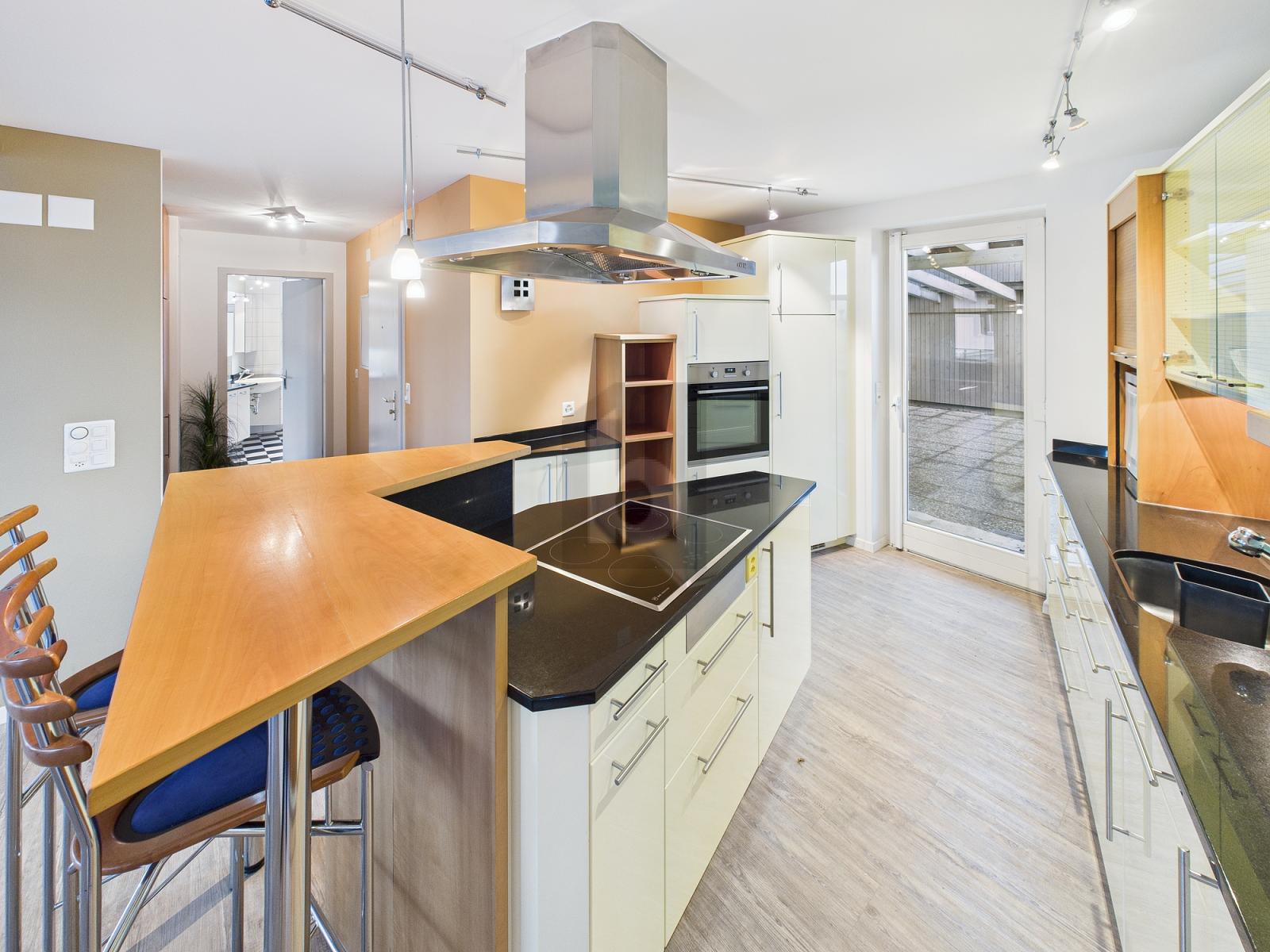 GROSSE TERRASSE, MIT STILVOLLER KÜCHE UND BAD - 0