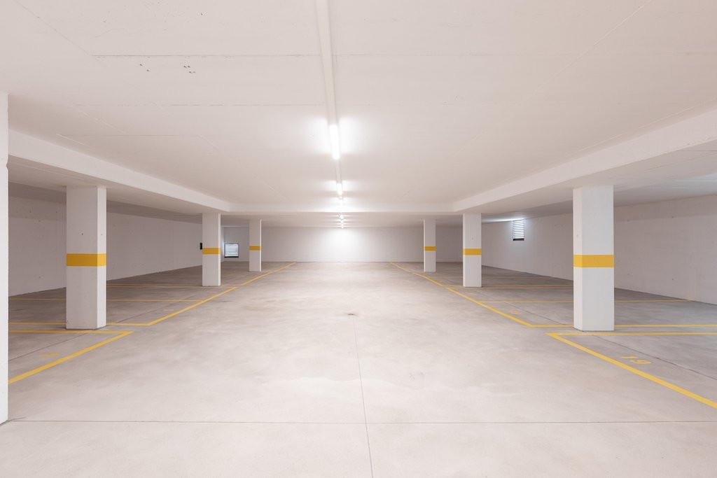 Spazioso posteggio in autorimessa nel cuore di Massagno - 1