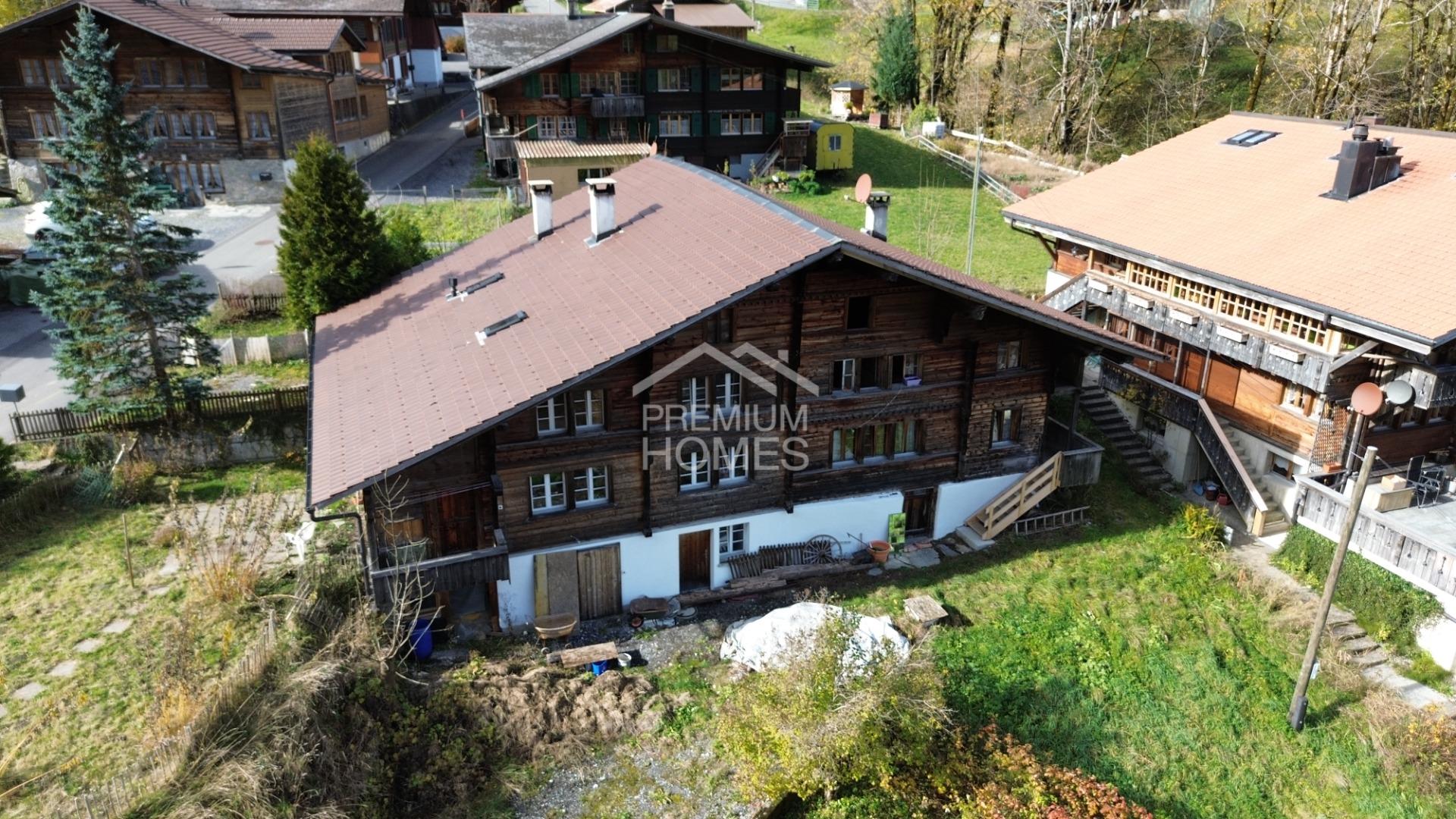 Charmantes Dreifamilienhaus - Perfekt für Freizeit- und Outdooraktivit - 0