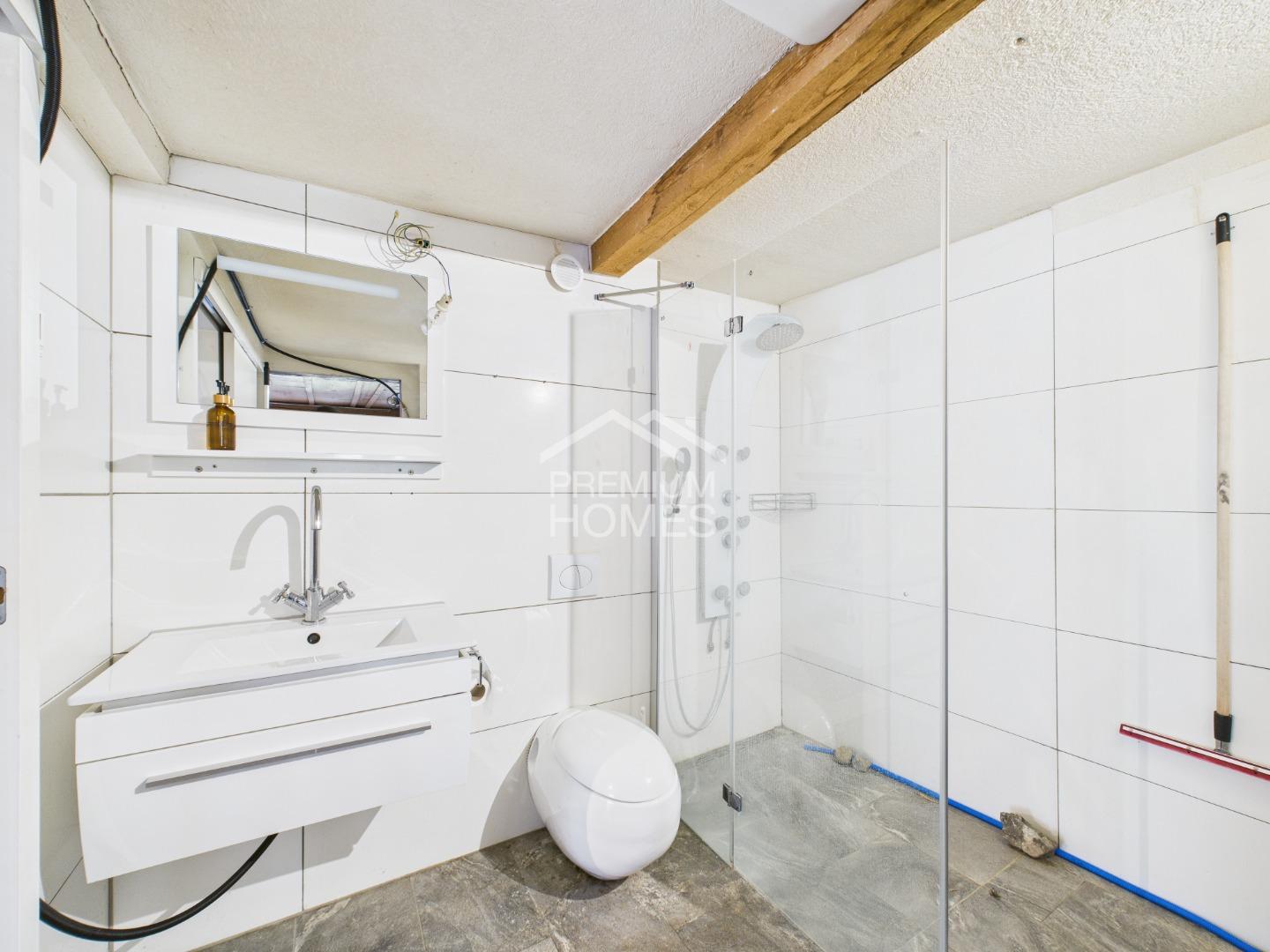 Charmantes Dreifamilienhaus - Perfekt für Freizeit- und Outdooraktivit - 6