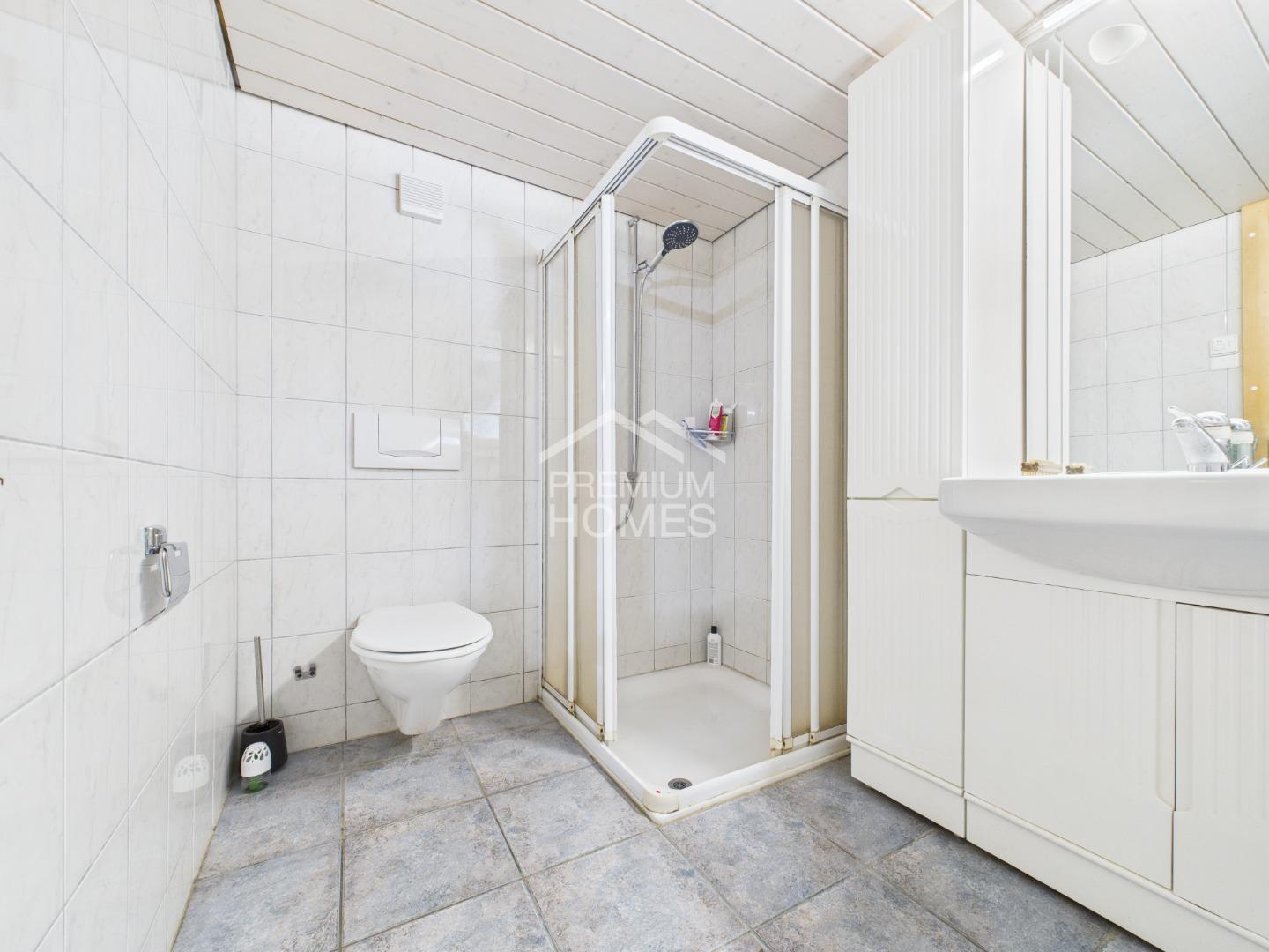 Charmantes Dreifamilienhaus - Perfekt für Freizeit- und Outdooraktivit - 7