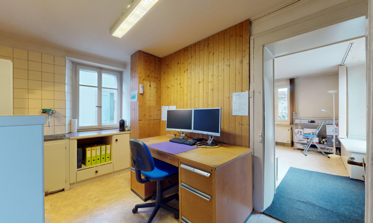 Exklusiv: Kleines Geschäftsgebäude zum Umbau - 4