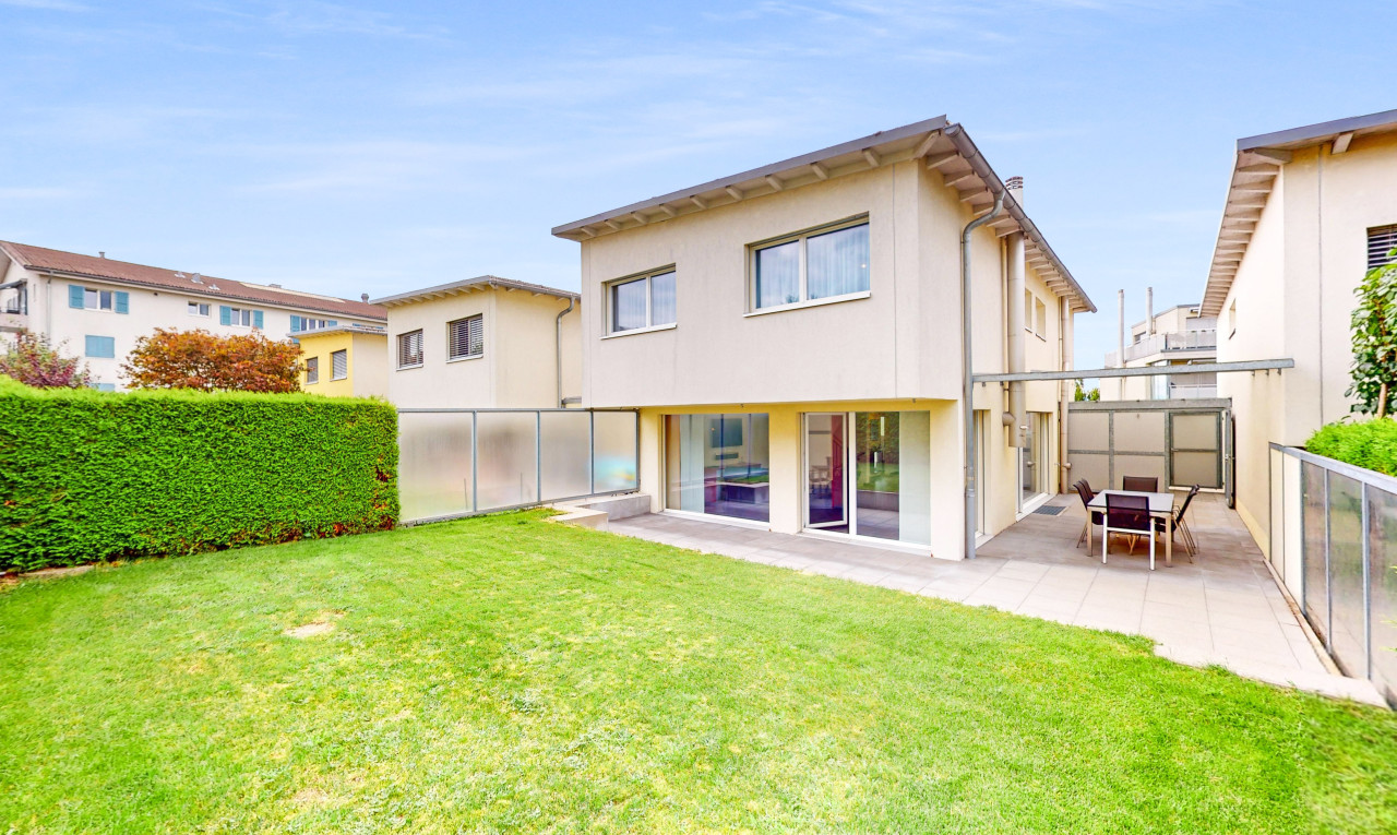 Freistehendes 5.5-Zimmer Einfamilienhaus mit Garten - 0