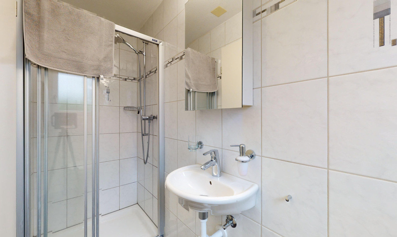 Freistehendes 5.5-Zimmer Einfamilienhaus mit Garten - 4