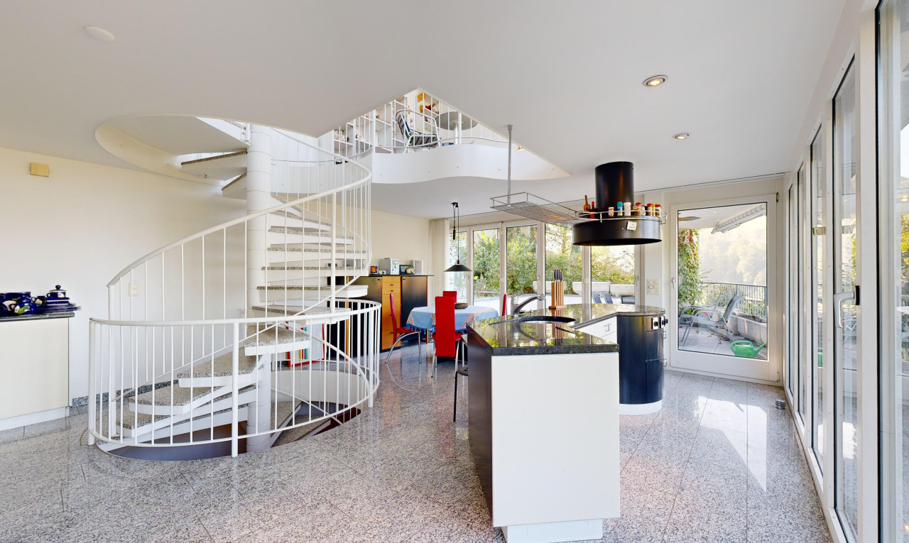 Einfamilienhaus mit ausgefallener Architektur und traumhaftem Ausblick - 3