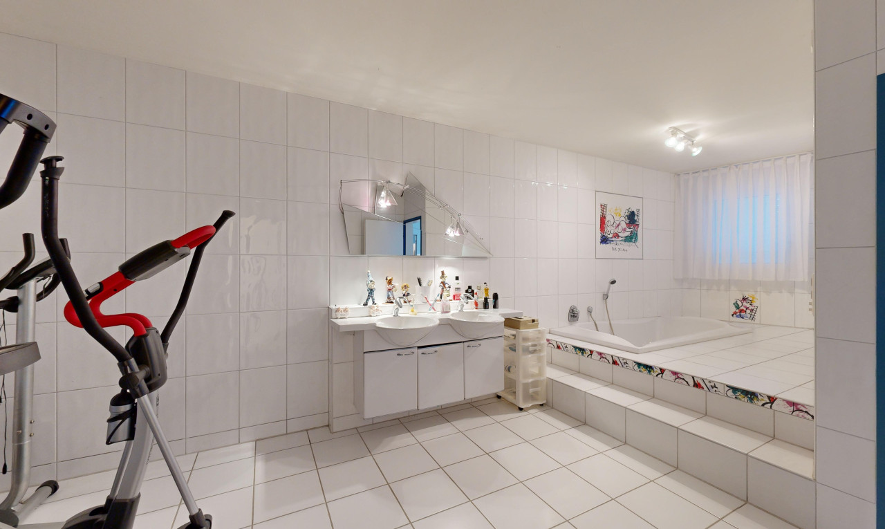 Einfamilienhaus mit ausgefallener Architektur und traumhaftem Ausblick - 10