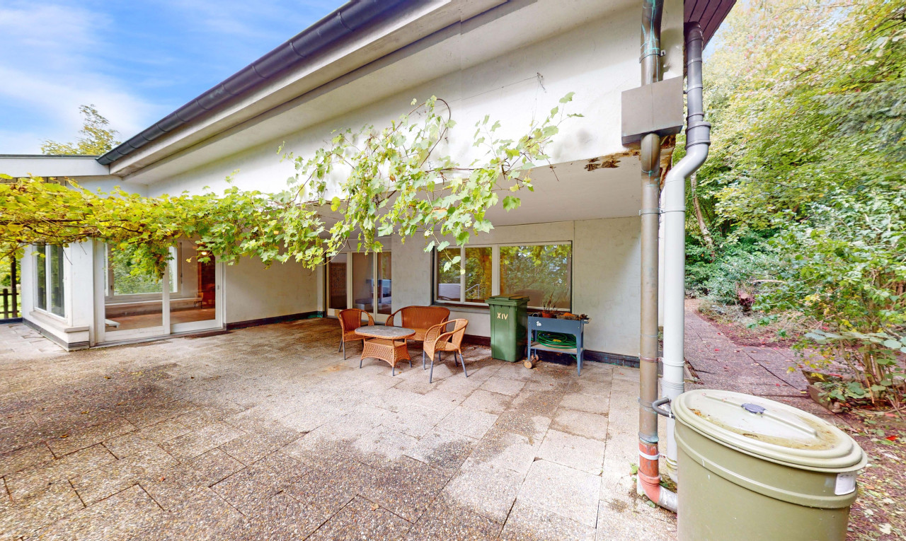 13 Zimmer Villa (502m2) mit Hallenbad, Sauna und Lift an bester Lage - 1