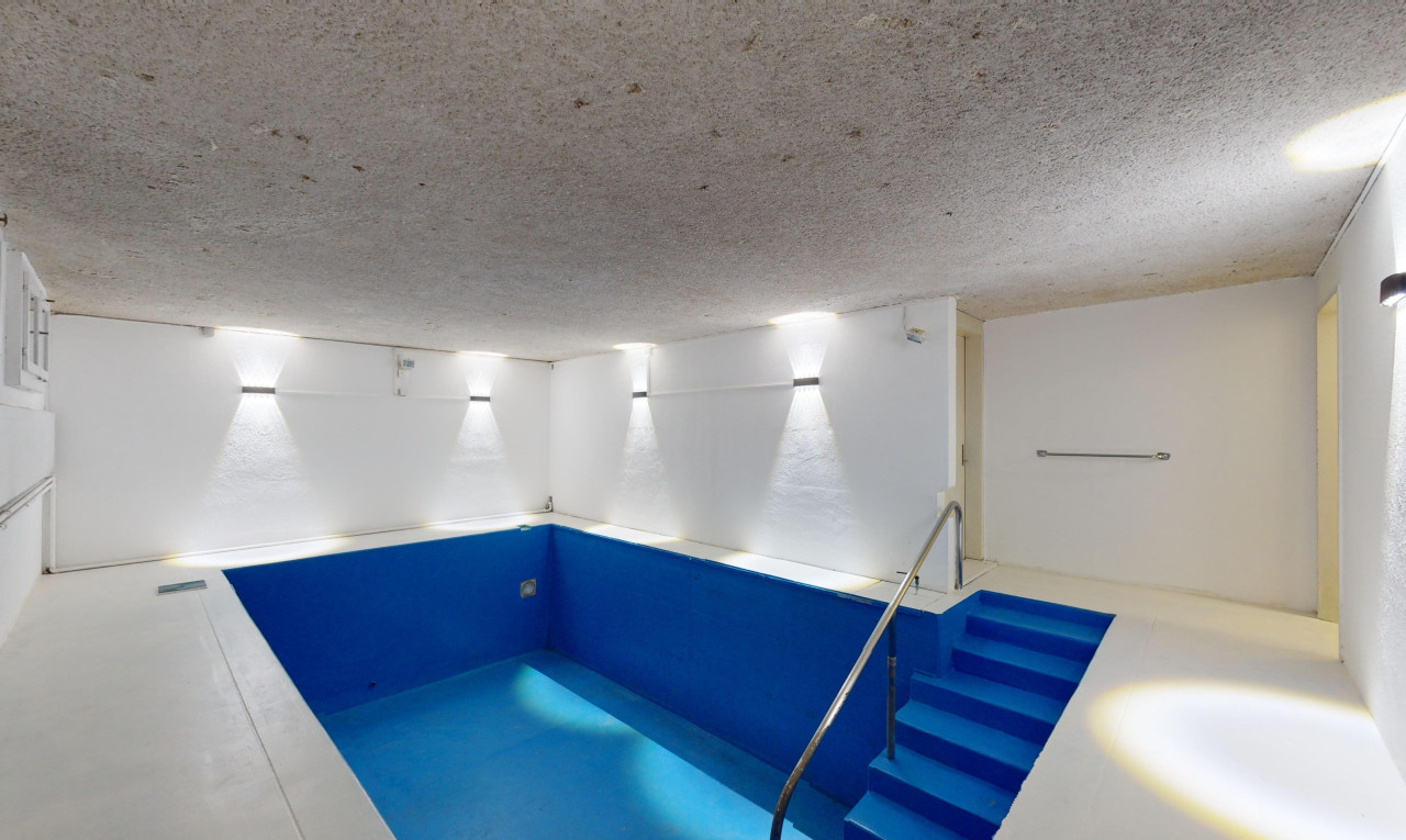 13 Zimmer Villa (502m2) mit Hallenbad, Sauna und Lift an bester Lage - 4