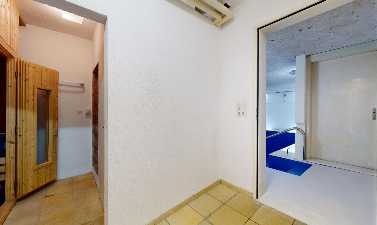 13 Zimmer Villa (502m2) mit Hallenbad, Sauna und Lift an bester Lage - 10