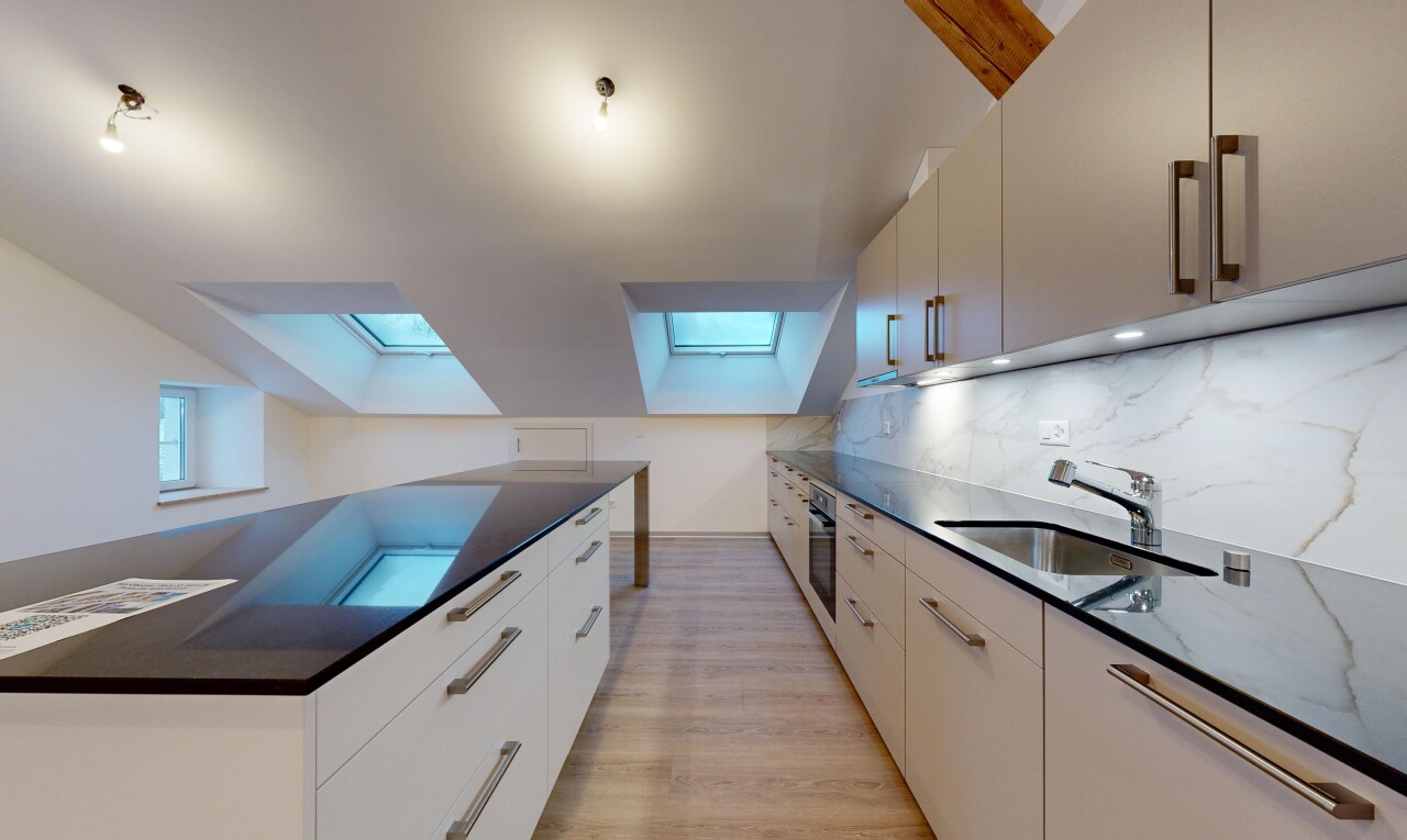 Wunderschöne 5.5p im Dachgeschoss in einem historischen Gebäude! - 4