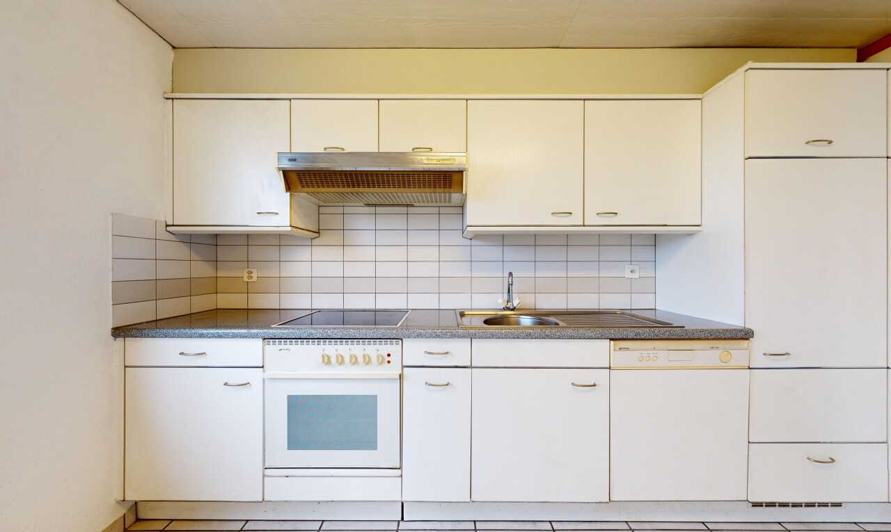 Sehr schöne 4.5p Wohnung im obersten Stockwerk mit Balkon und Aussicht - 6