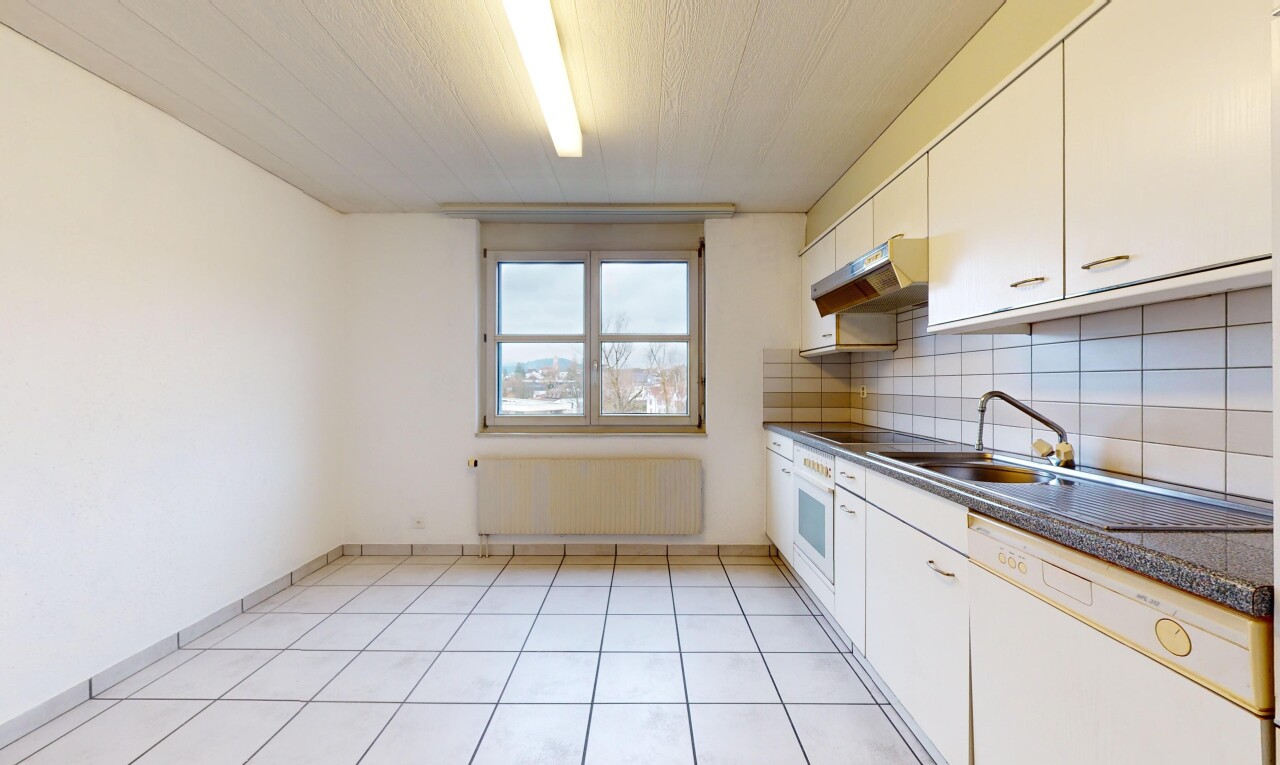 Sehr schöne 4.5p Wohnung im obersten Stockwerk mit Balkon und Aussicht - 7
