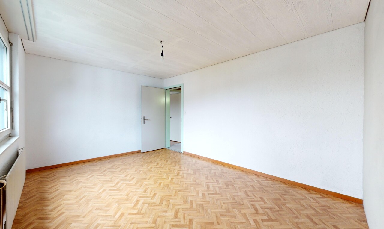 Sehr schöne 4.5p Wohnung im obersten Stockwerk mit Balkon und Aussicht - 9