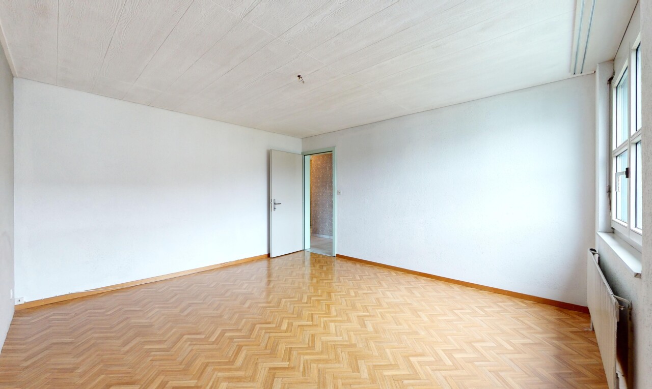 Sehr schöne 4.5p Wohnung im obersten Stockwerk mit Balkon und Aussicht - 11
