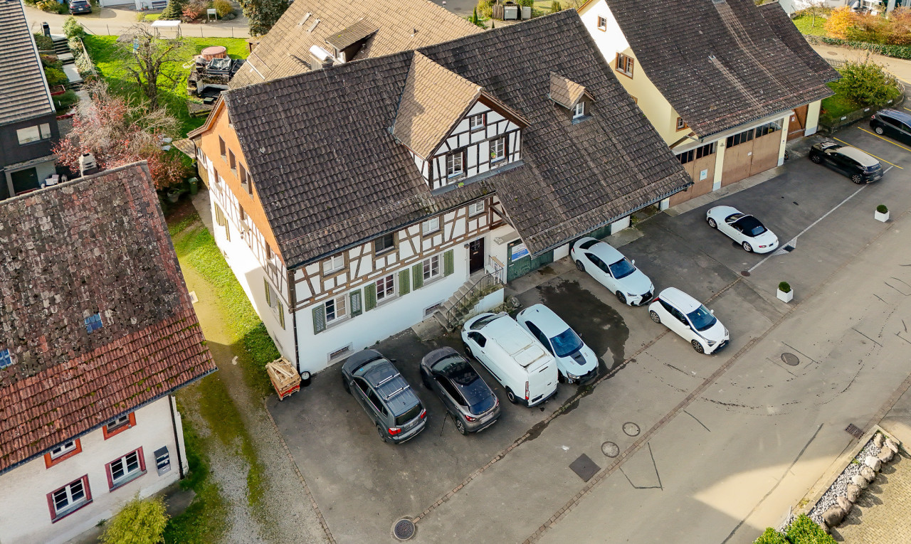 Grosszügiges und vollvermietetes Mehrfamilienhaus mit Gewerbeeinheit - 0