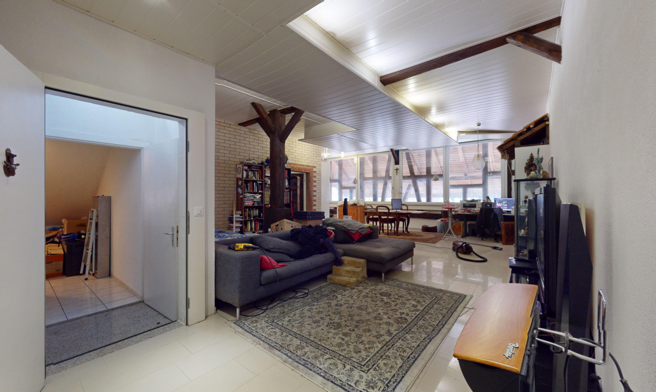 Grosszügiges und vollvermietetes Mehrfamilienhaus mit Gewerbeeinheit - 10