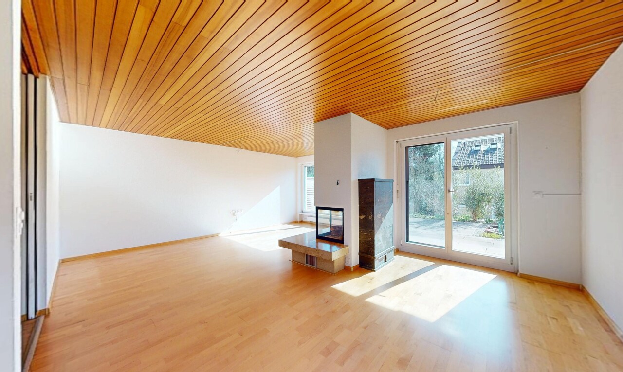 Doppelhaushälfte mit grossem Garten und viel Potenzial in Bettingen - 0