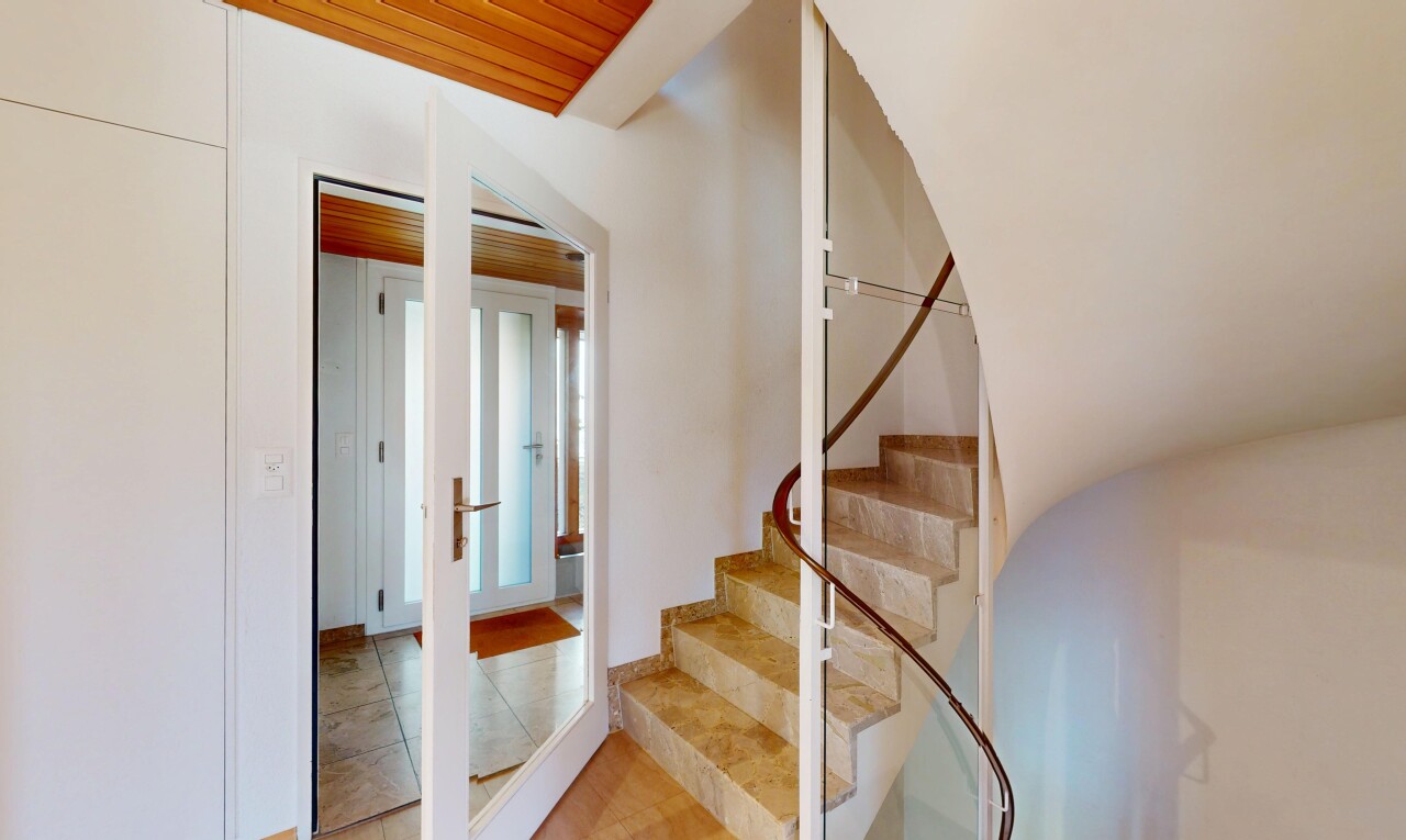 Doppelhaushälfte mit grossem Garten und viel Potenzial in Bettingen - 6