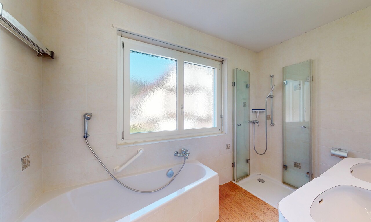 Doppelhaushälfte mit grossem Garten und viel Potenzial in Bettingen - 9