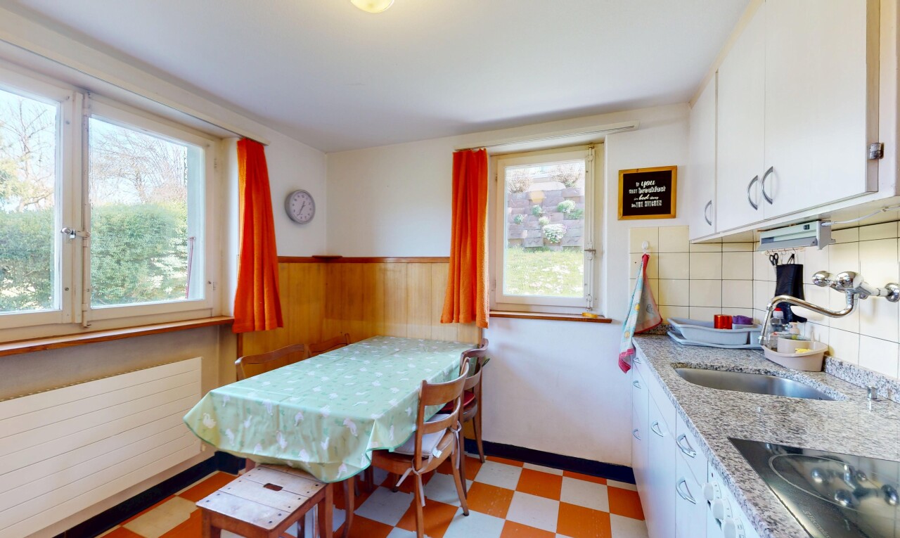 Charmantes Zweifamilienhaus mit grosszügigem Umschwung - 4