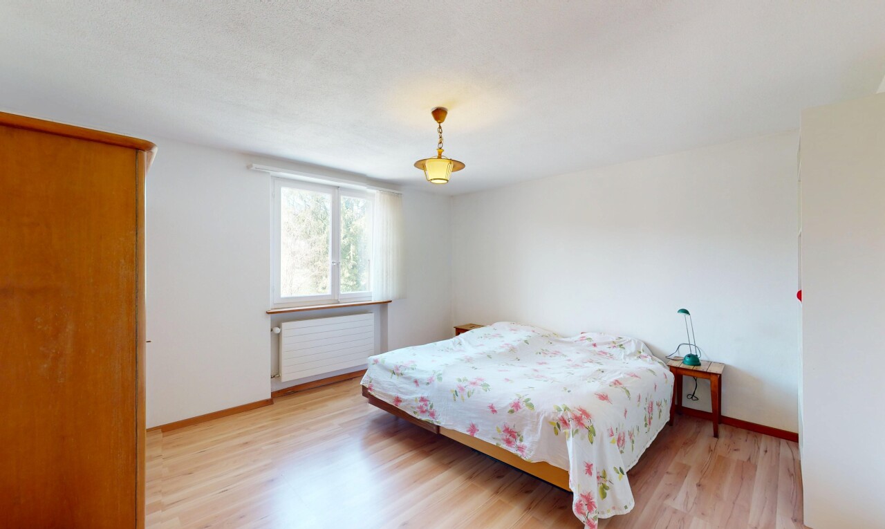 Charmantes Zweifamilienhaus mit grosszügigem Umschwung - 6