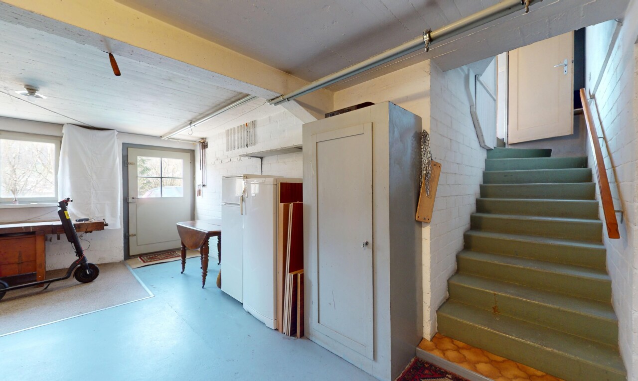 Charmantes Zweifamilienhaus mit grosszügigem Umschwung - 9