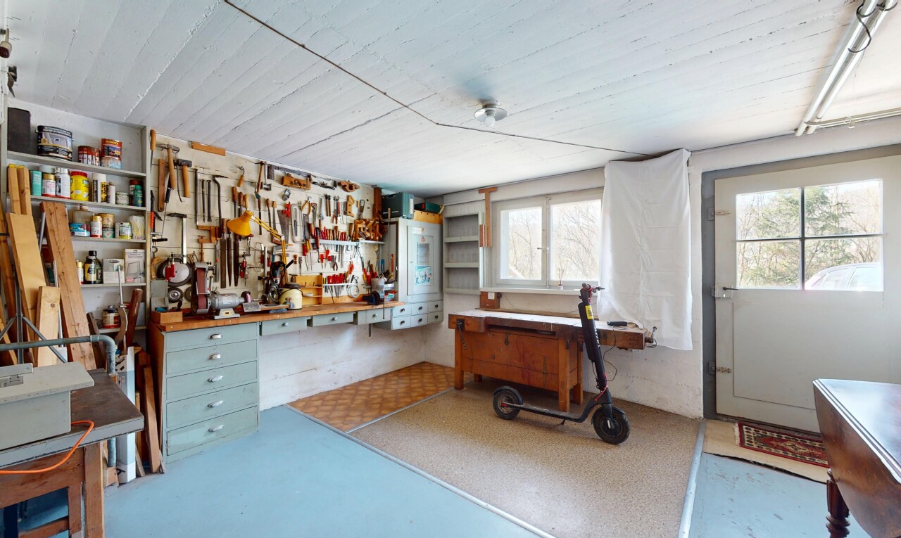 Charmantes Zweifamilienhaus mit grosszügigem Umschwung - 10