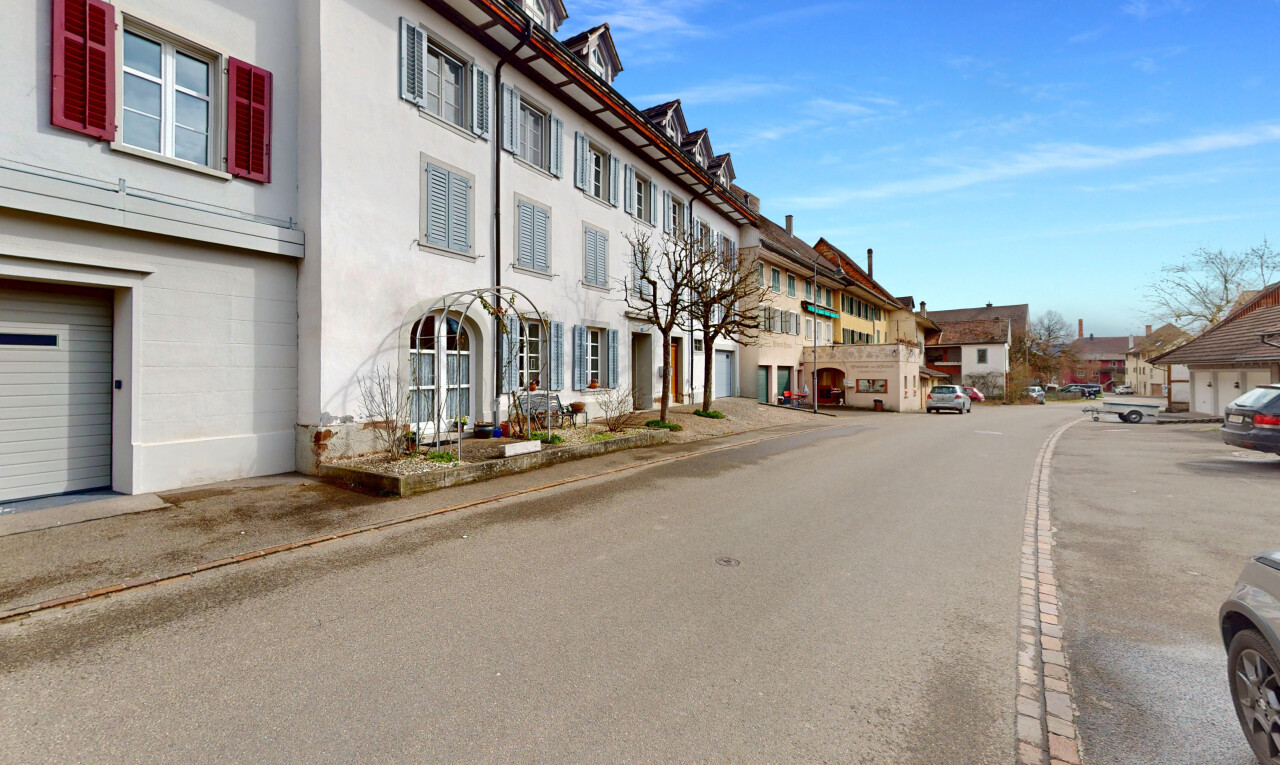 Sonnige 4.5-Zimmer Wohnung inklusive Parkplatz - 4