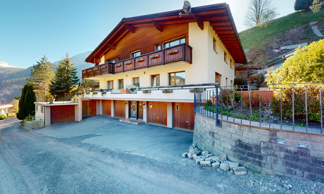 Mehrfamilienhaus mit Aussicht und Potenzial in Thusis - 0
