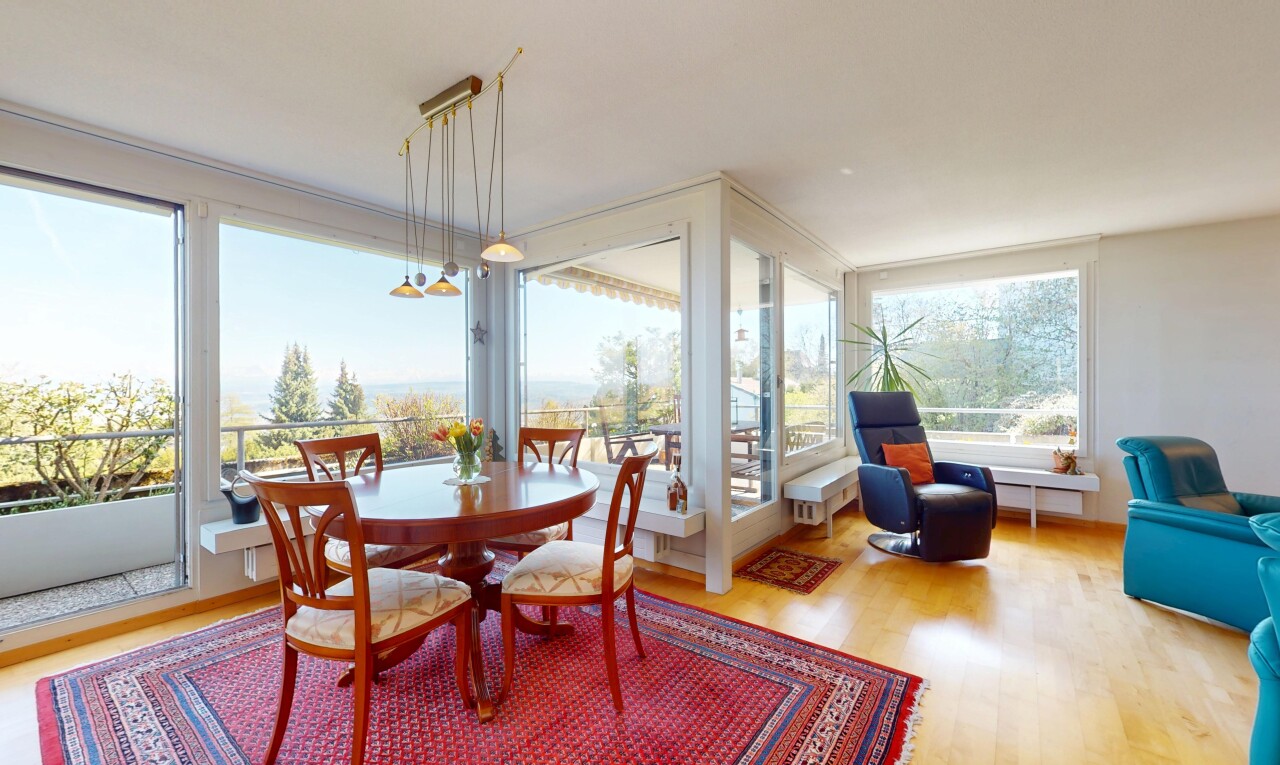 Grosszügige Terrassenwohnung mit herrlicher Aussicht in Evilard - 0