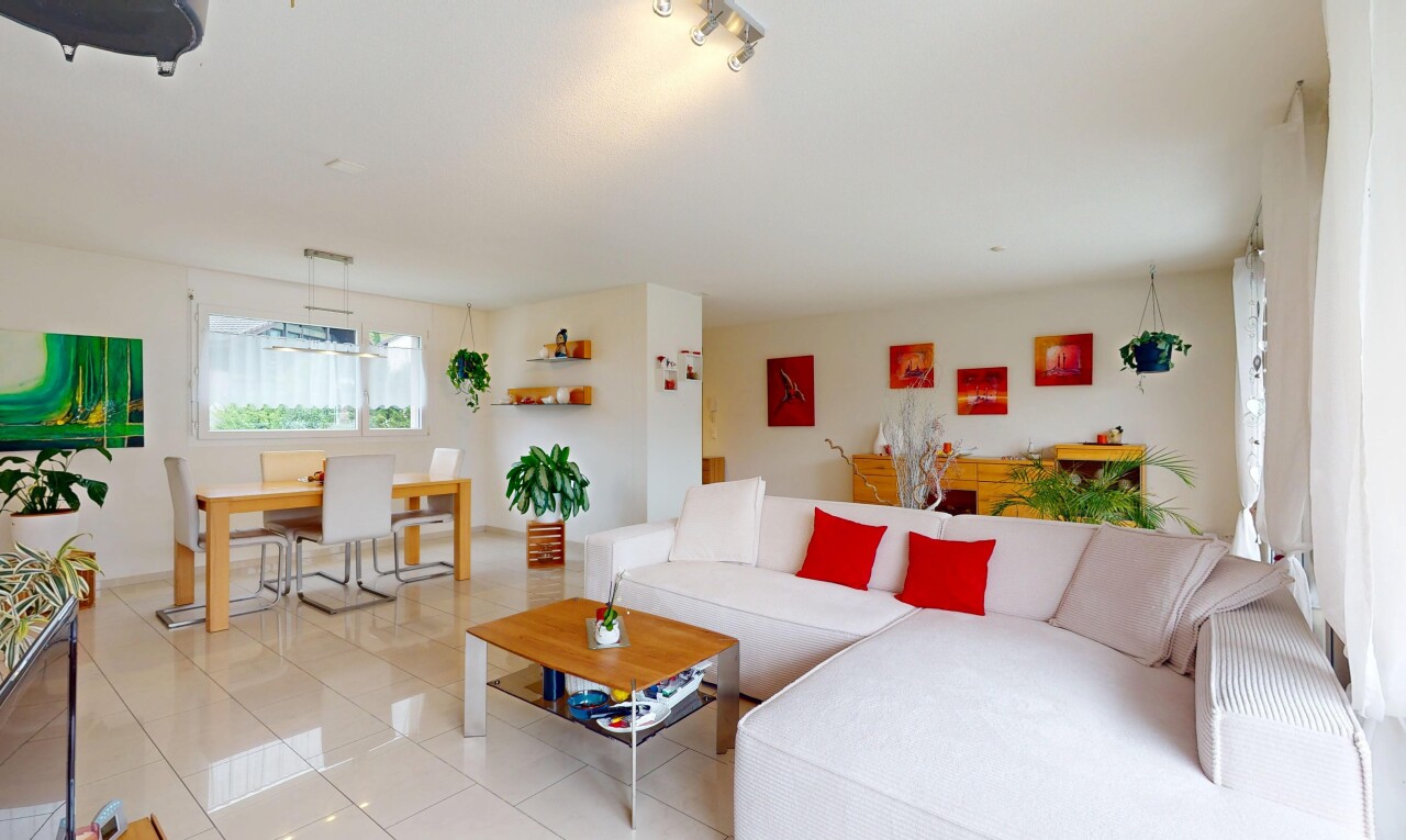 Moderne Wohnung mit grossem Balkon - 0