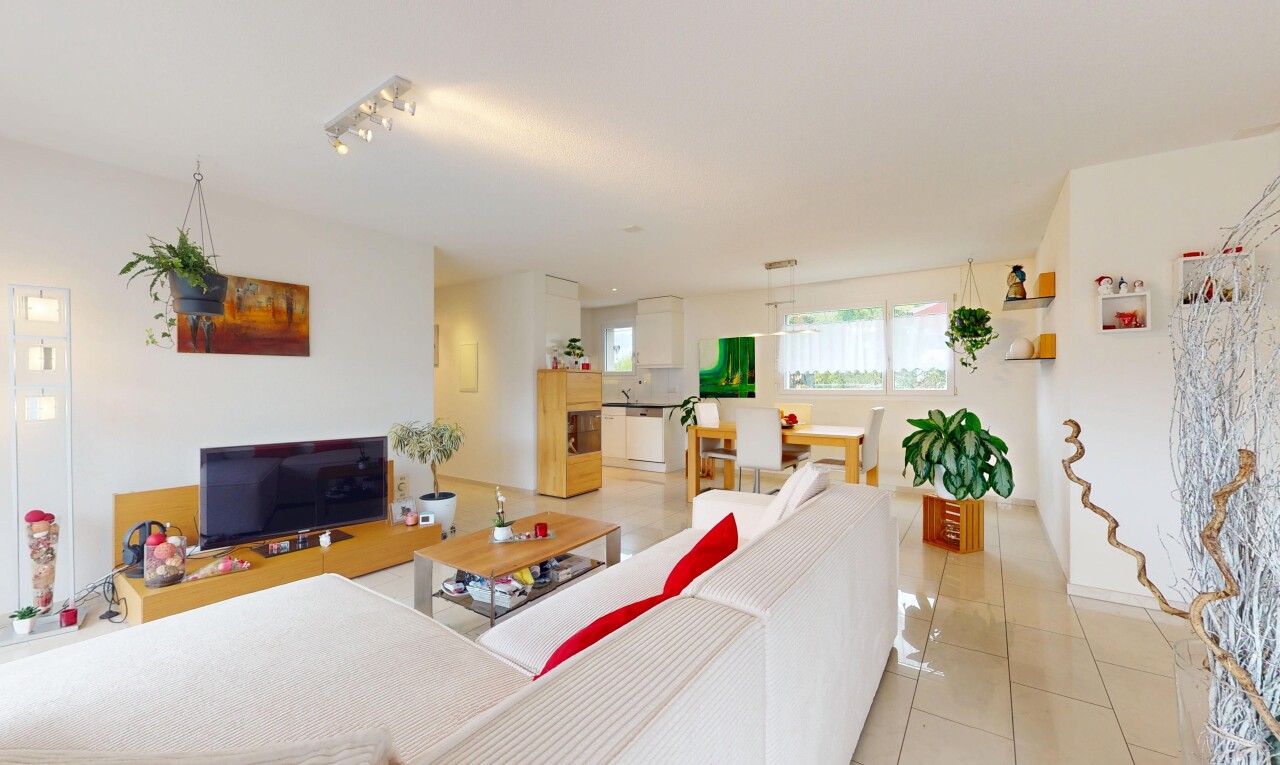 Moderne Wohnung mit grossem Balkon - 1