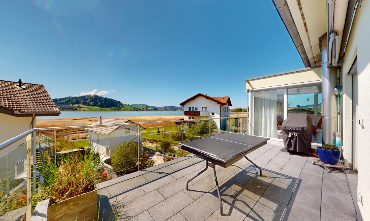Wohnen mit Weitblick: Exklusive Wohnung direkt am Sihlsee - 1