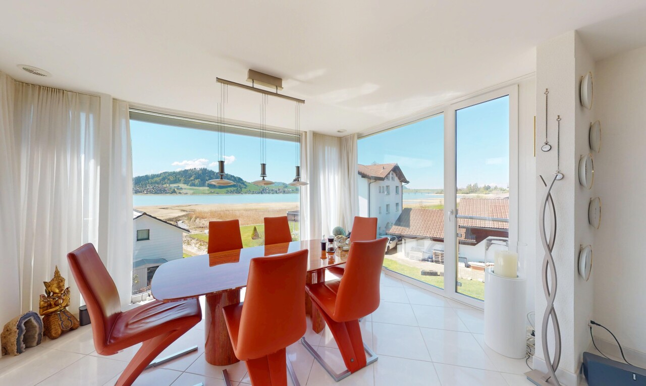 Wohnen mit Weitblick: Exklusive Wohnung direkt am Sihlsee - 2