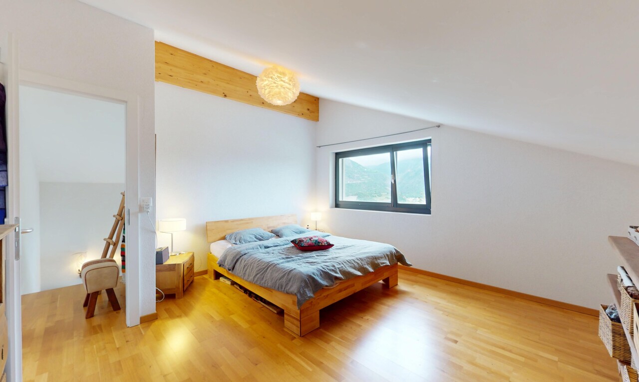 Schönes Einfamilienhaus mit Einliegerwohnung 2½ - 9