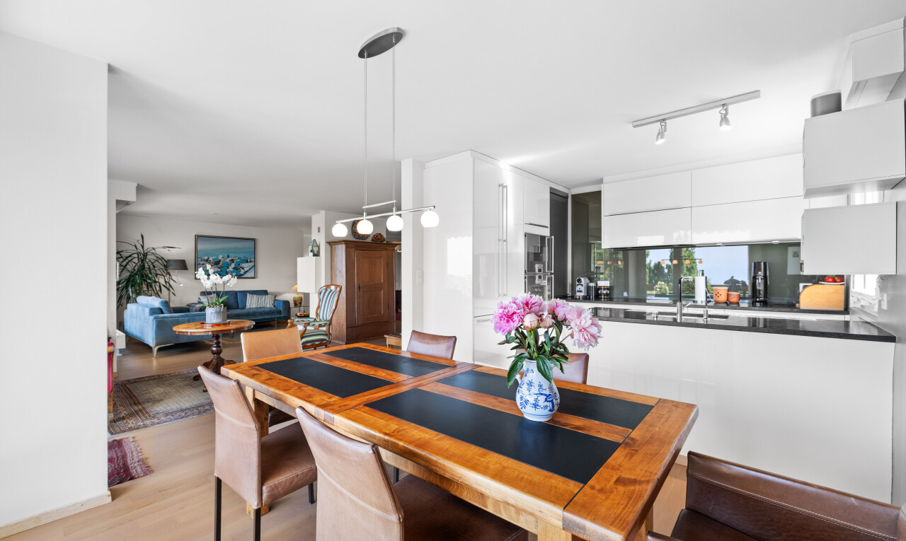 BEEINDRUCKENDE AUSSICHT, GROSSZÜGIGER GRUNDRISS UND HOCHWERTIGES WOHNU - 1